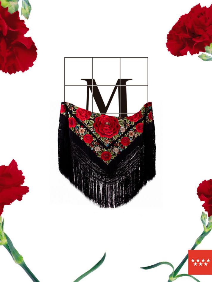 La M del sello M Producto Certificado construida sobre un mant&oacute;n de Manila negro con bordado floral, rodeada de claveles rojos.